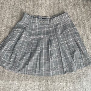 Pleated grey skirt